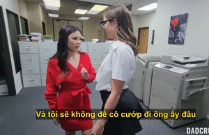 Trò chơi thủ dâm bằng dương vật giả của Taylor và người bạn đồng tính nữ