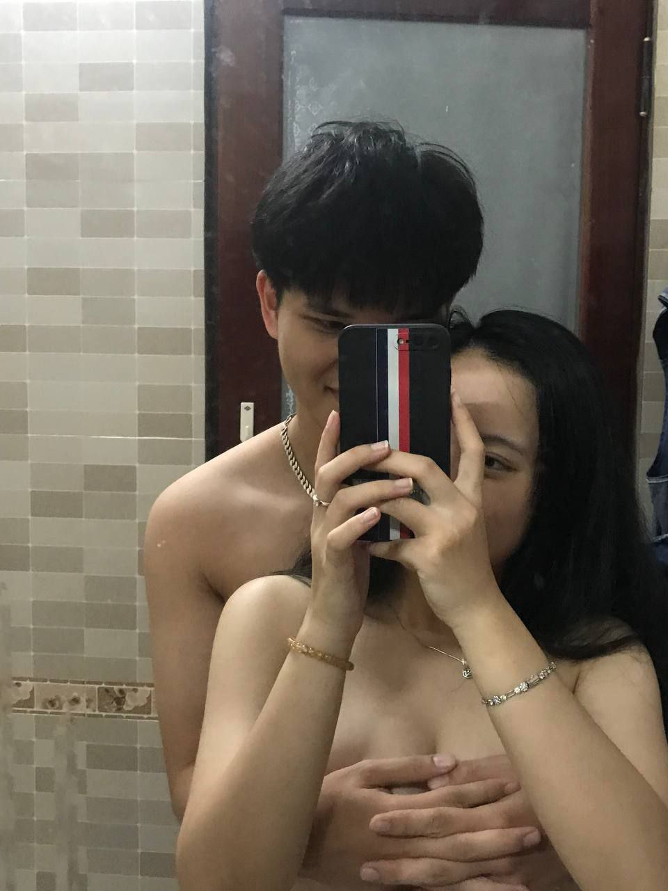 Đi công tác mà em đồng nghiệp thế này sao chịu nổi