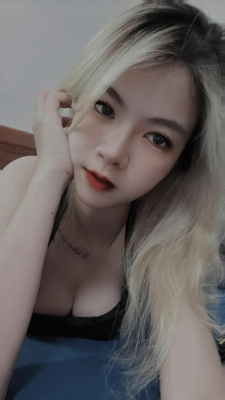 [2.000 bộ sưu tập, 300 lượt thích, phiên bản đầy đủ với khuôn mặt lộ ra] Cô giáo yoga bị địt ở tư thế tách chân, la hét và cầu xin được quan hệ 3P